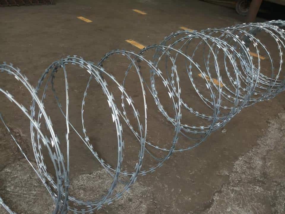 Razor wire coil